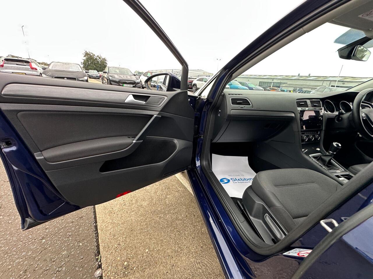 Volkswagen Golf VE69NKS