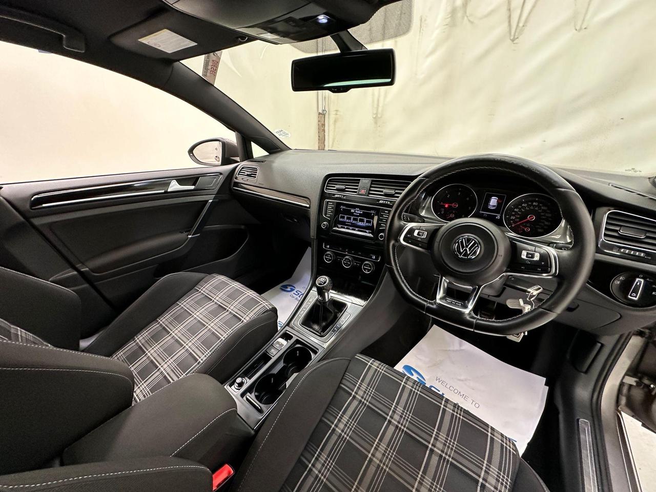 Volkswagen Golf DG14UAA