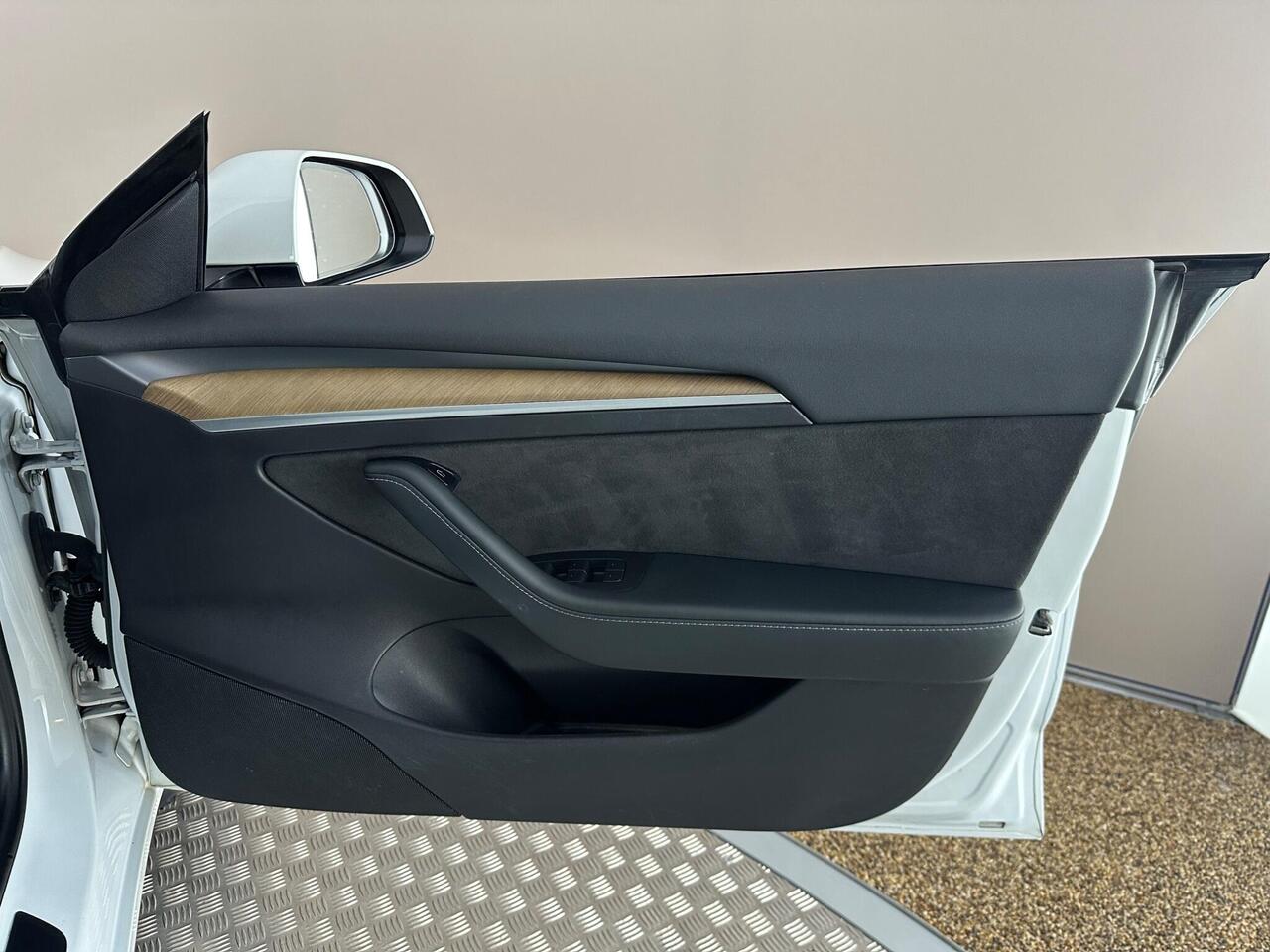 Tesla Model 3 BL21CYV