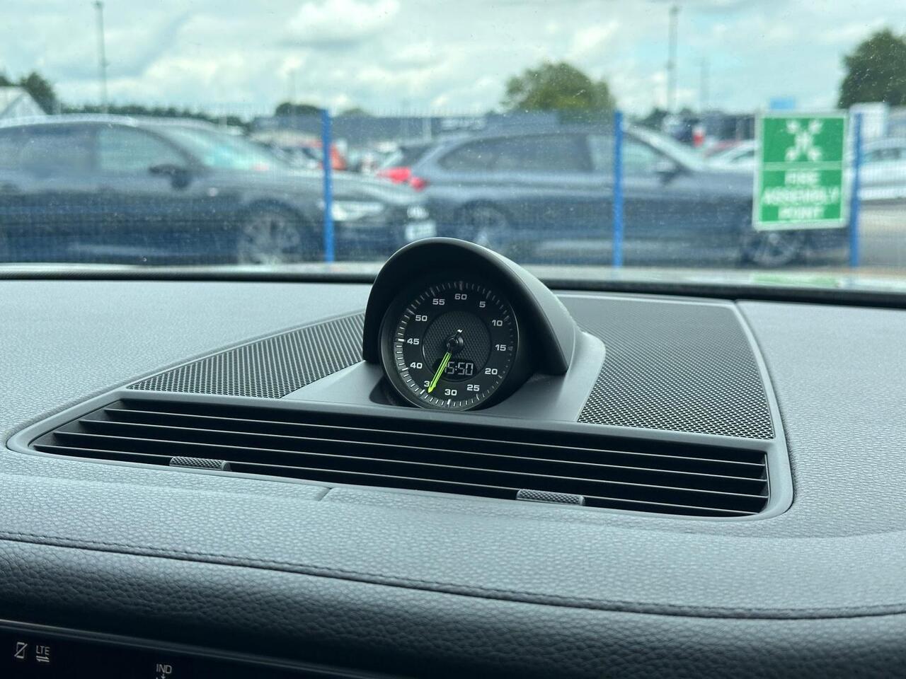 Porsche Panamera VU67KYG