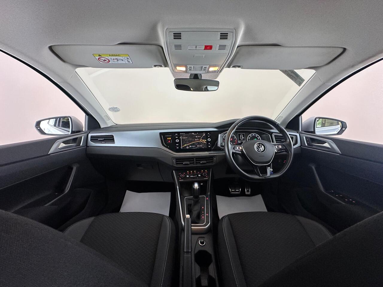 Volkswagen Polo BJ71UYU