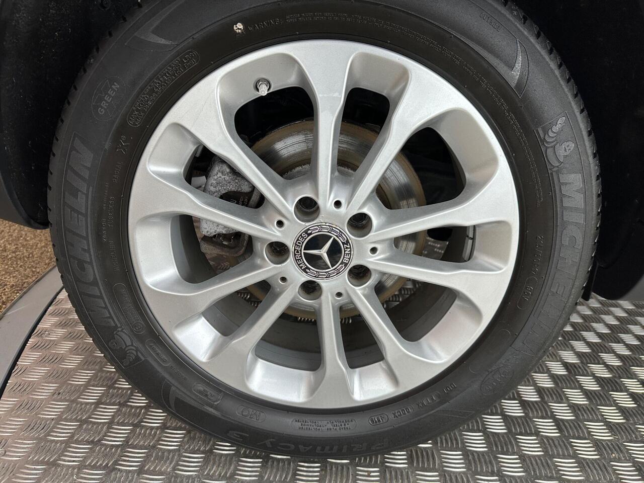 Mercedes-Benz GLA SR68KBZ