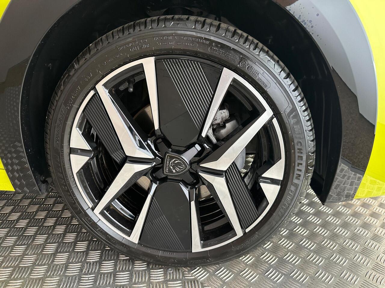 Peugeot 208 FL24CFM