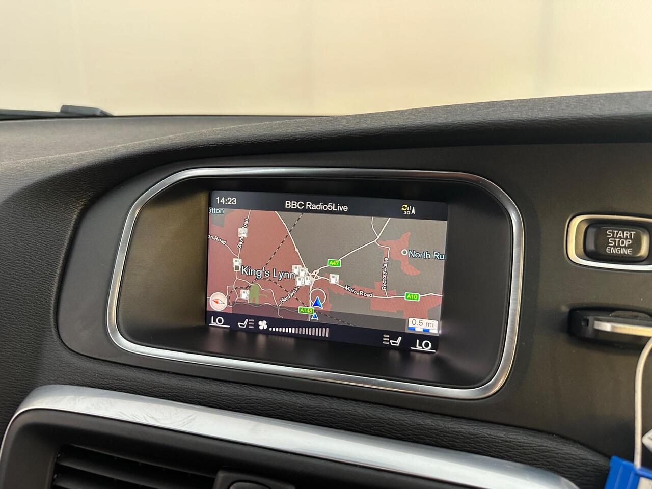 Volvo V40 KX68YTE