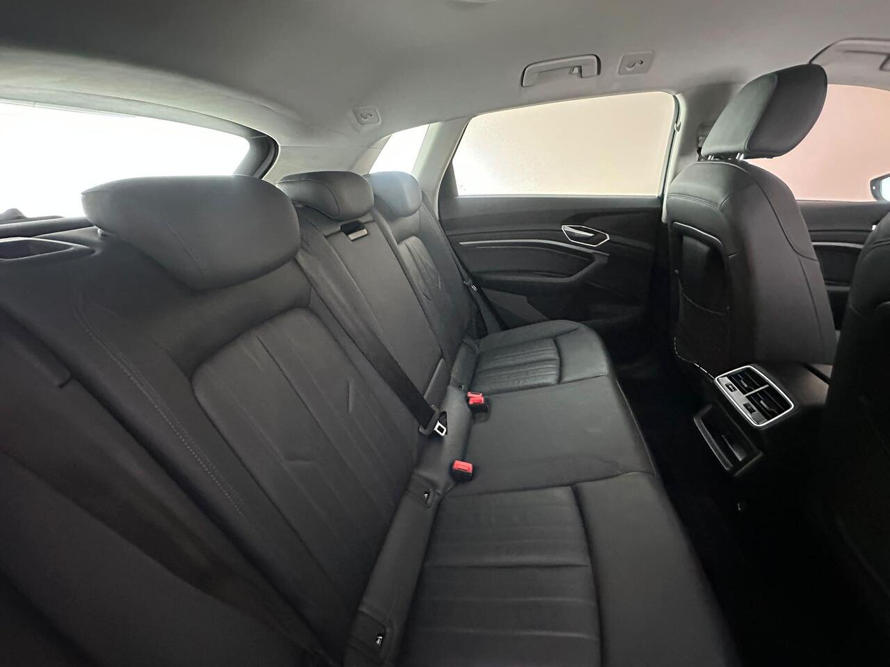 Audi e-tron NL70UPZ
