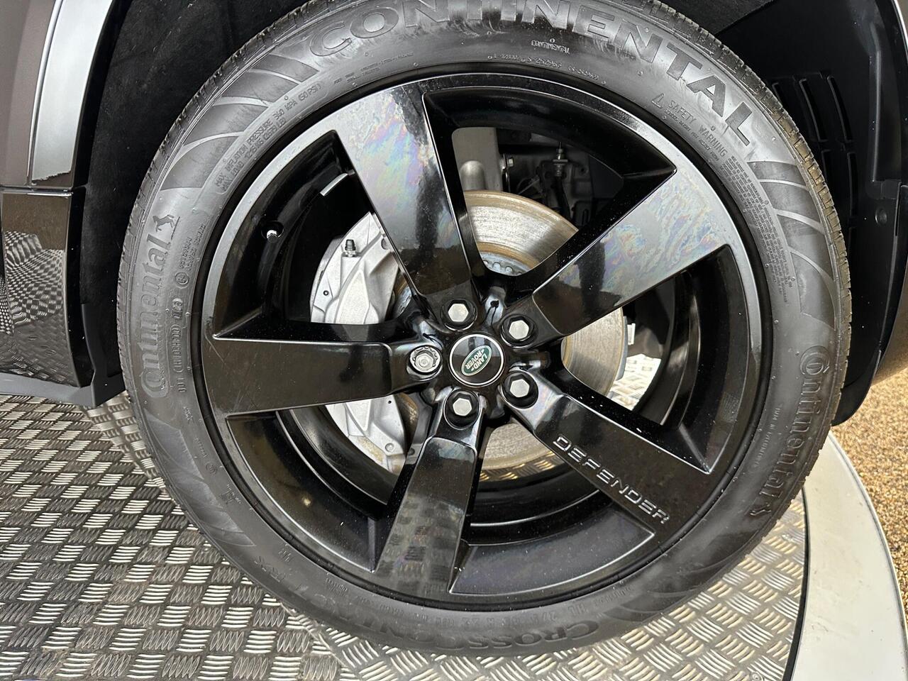 Land Rover Defender 90 WG25BLZ