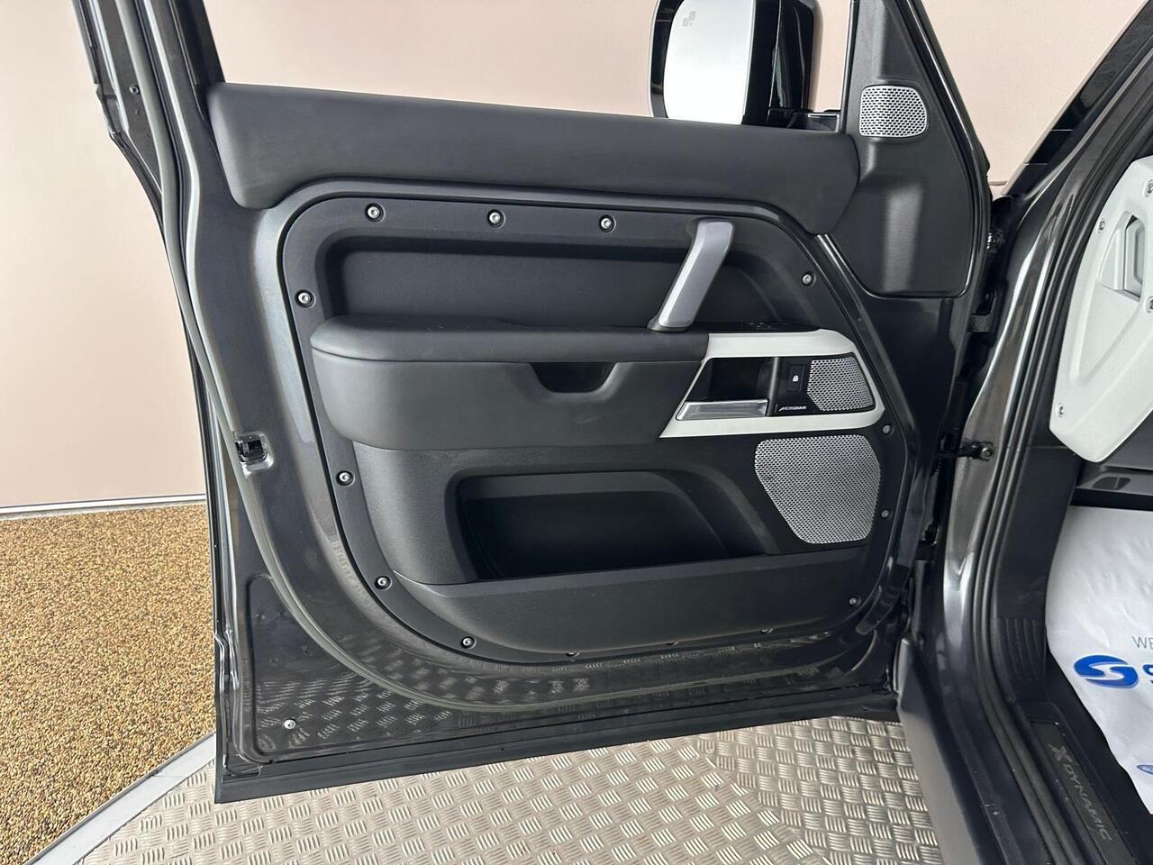 Land Rover Defender 130 BL72MHF