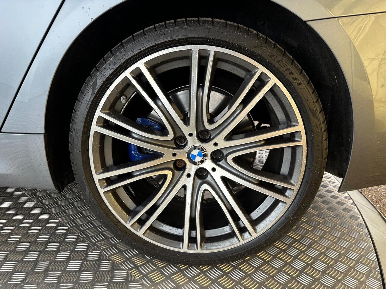 BMW 5 Series YK18JUW