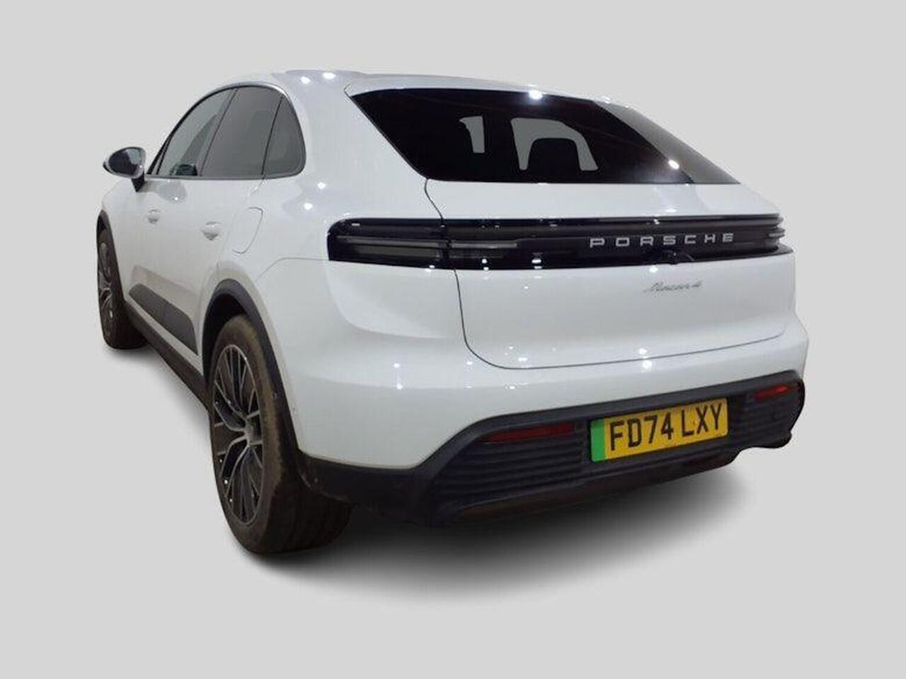 Porsche Macan FD74LXY