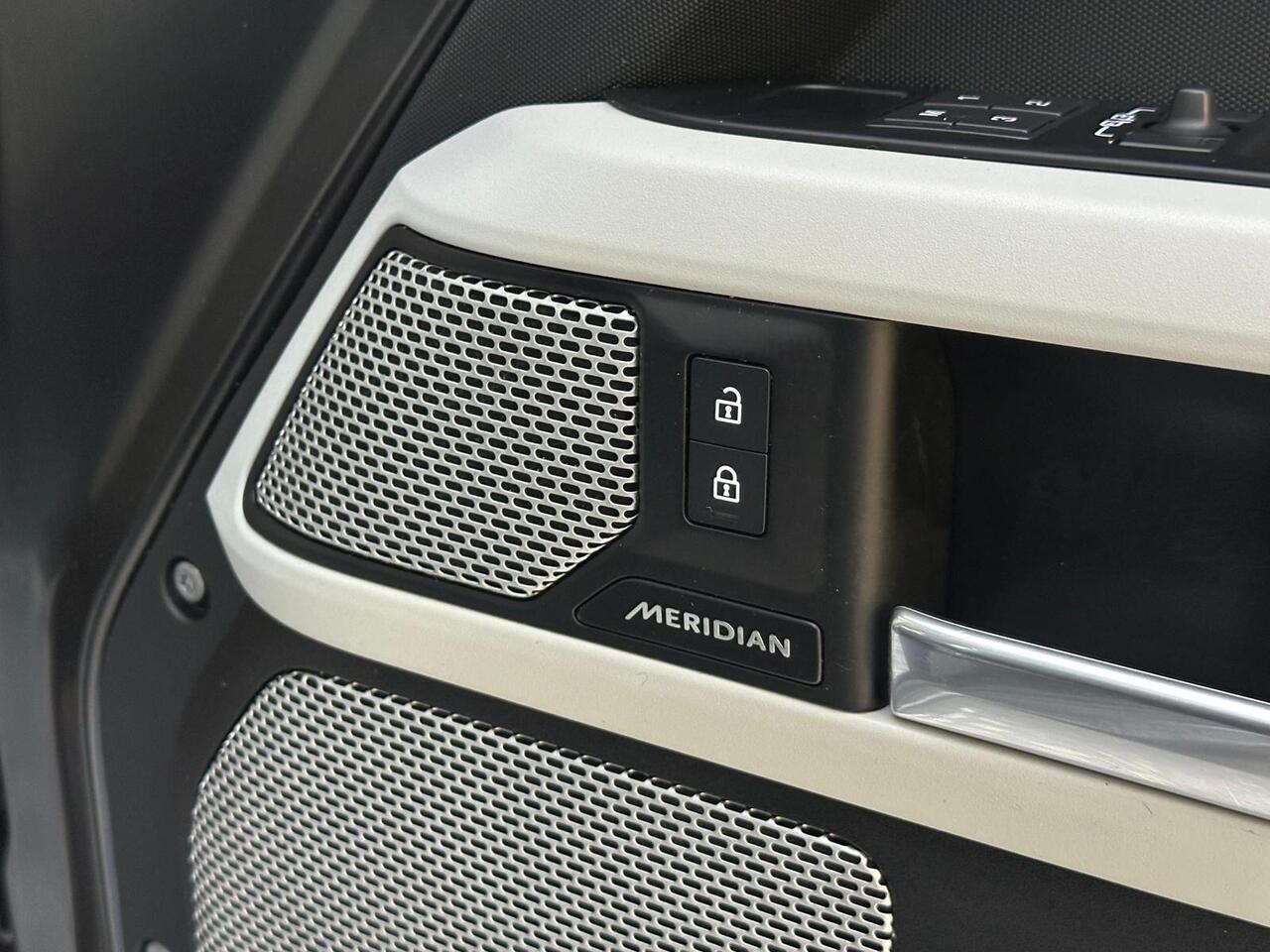 Land Rover Defender 130 BL72MHF