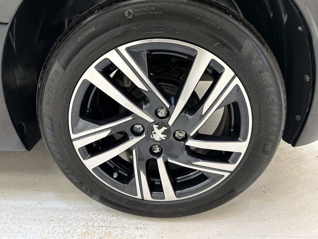 Peugeot 208 AJ23DWM