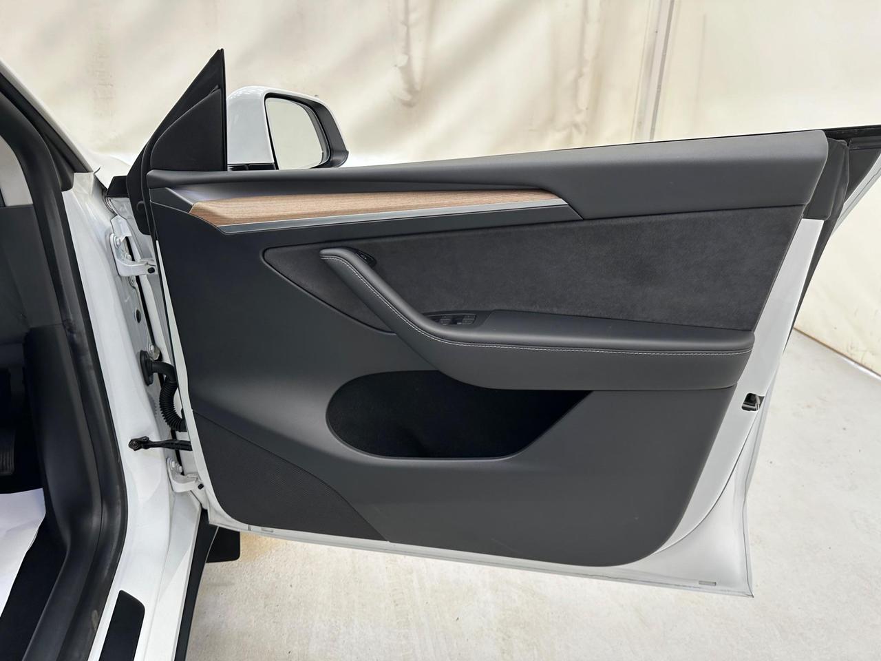 Tesla Model Y AJ22CZU