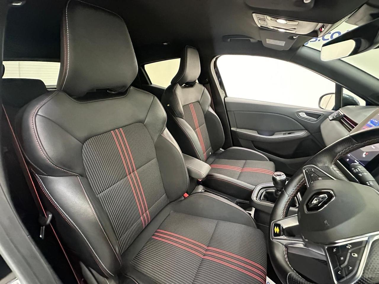 Renault Clio YE71SWN