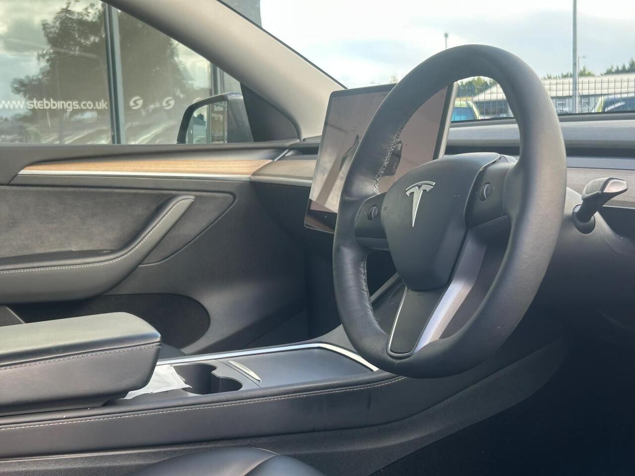 Tesla Model Y NJ73VKD