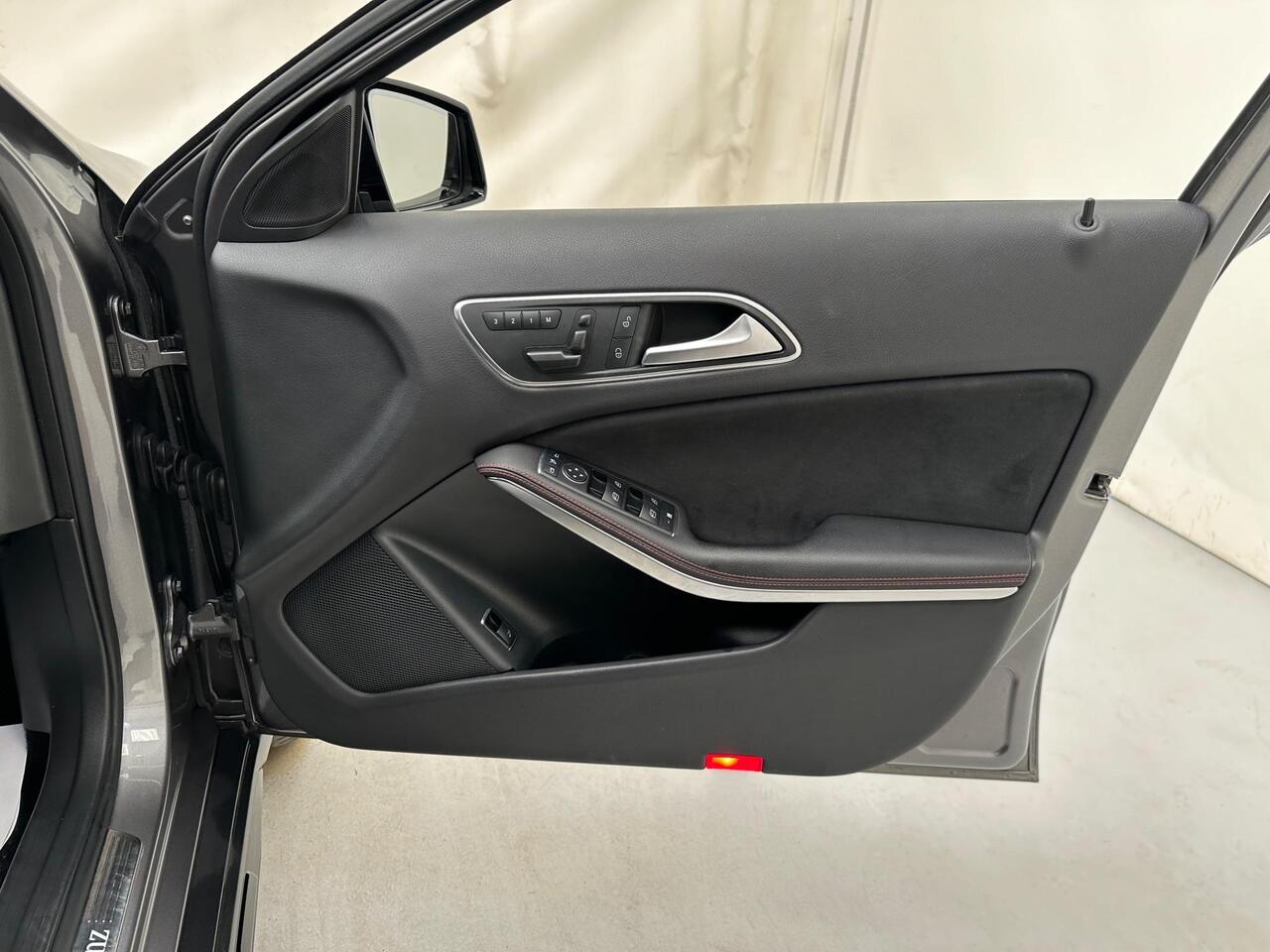 Mercedes-Benz GLA EY15HRN