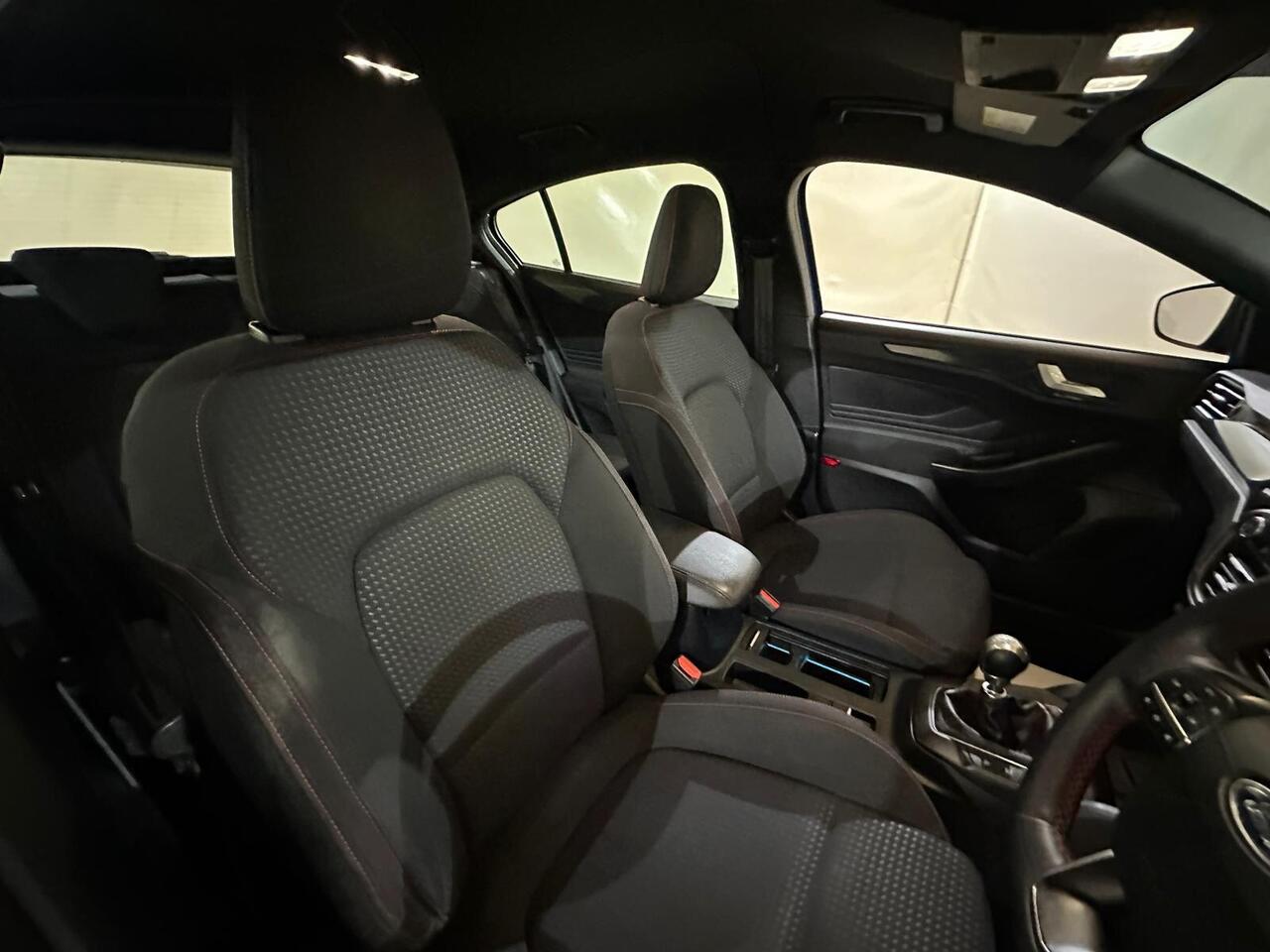 Ford Focus WJ68UUT