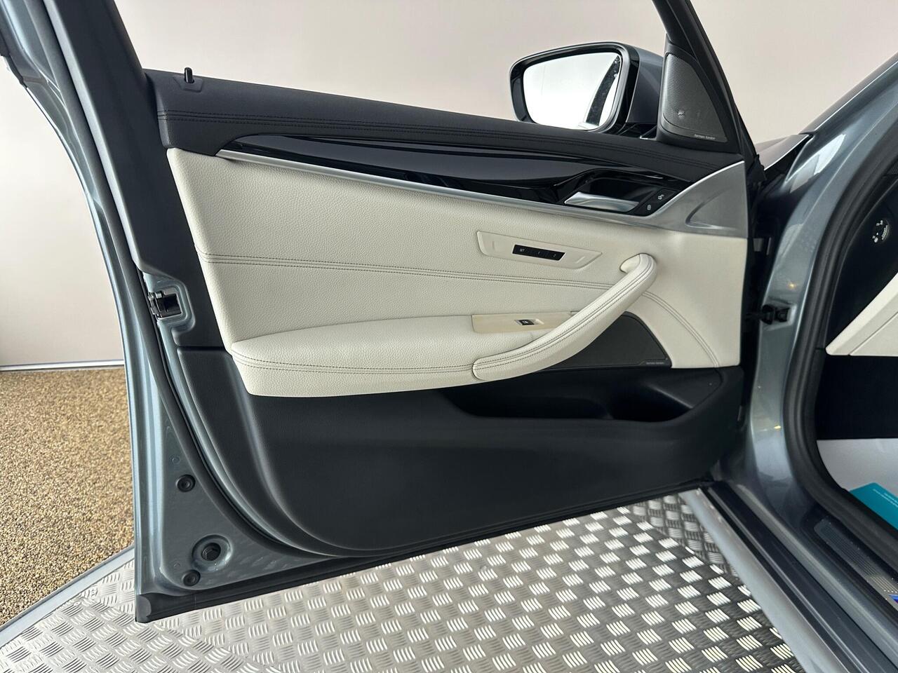 BMW 5 Series YK18JUW