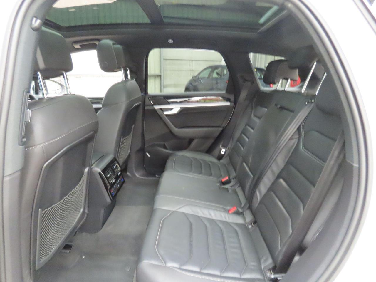 Volkswagen Touareg VK21UHB