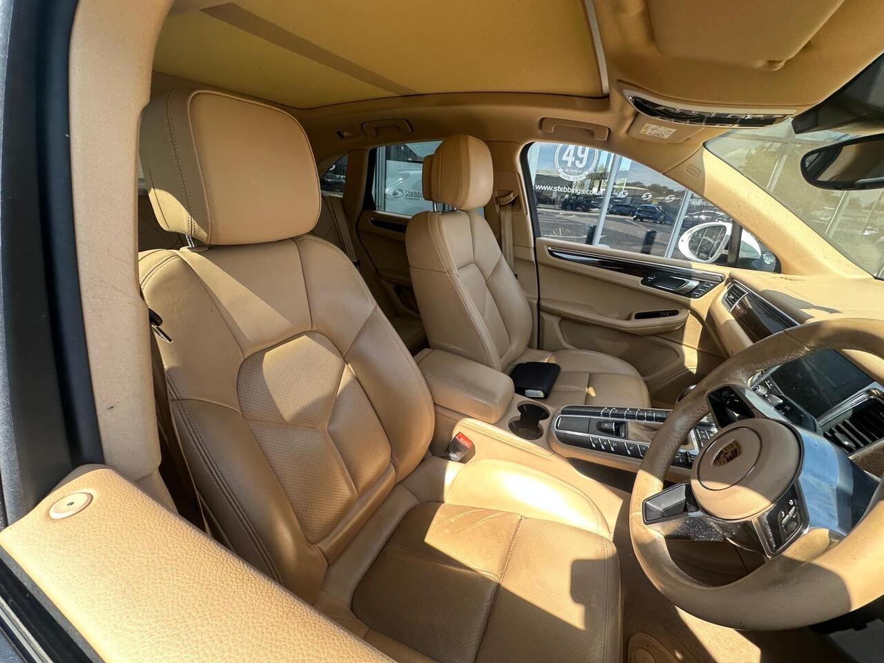 Porsche Macan AR16AEY
