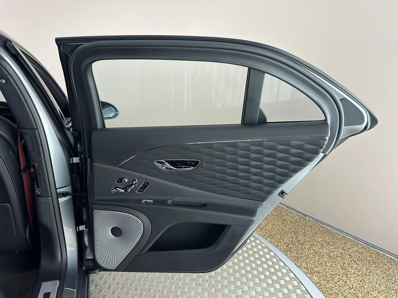 Bentley Flying Spur SN71VZD