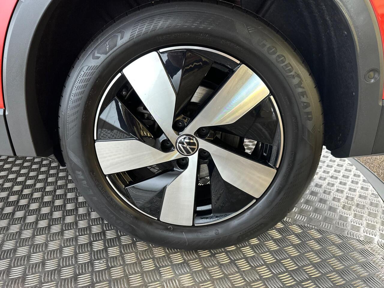 Volkswagen Tiguan KS25NXD
