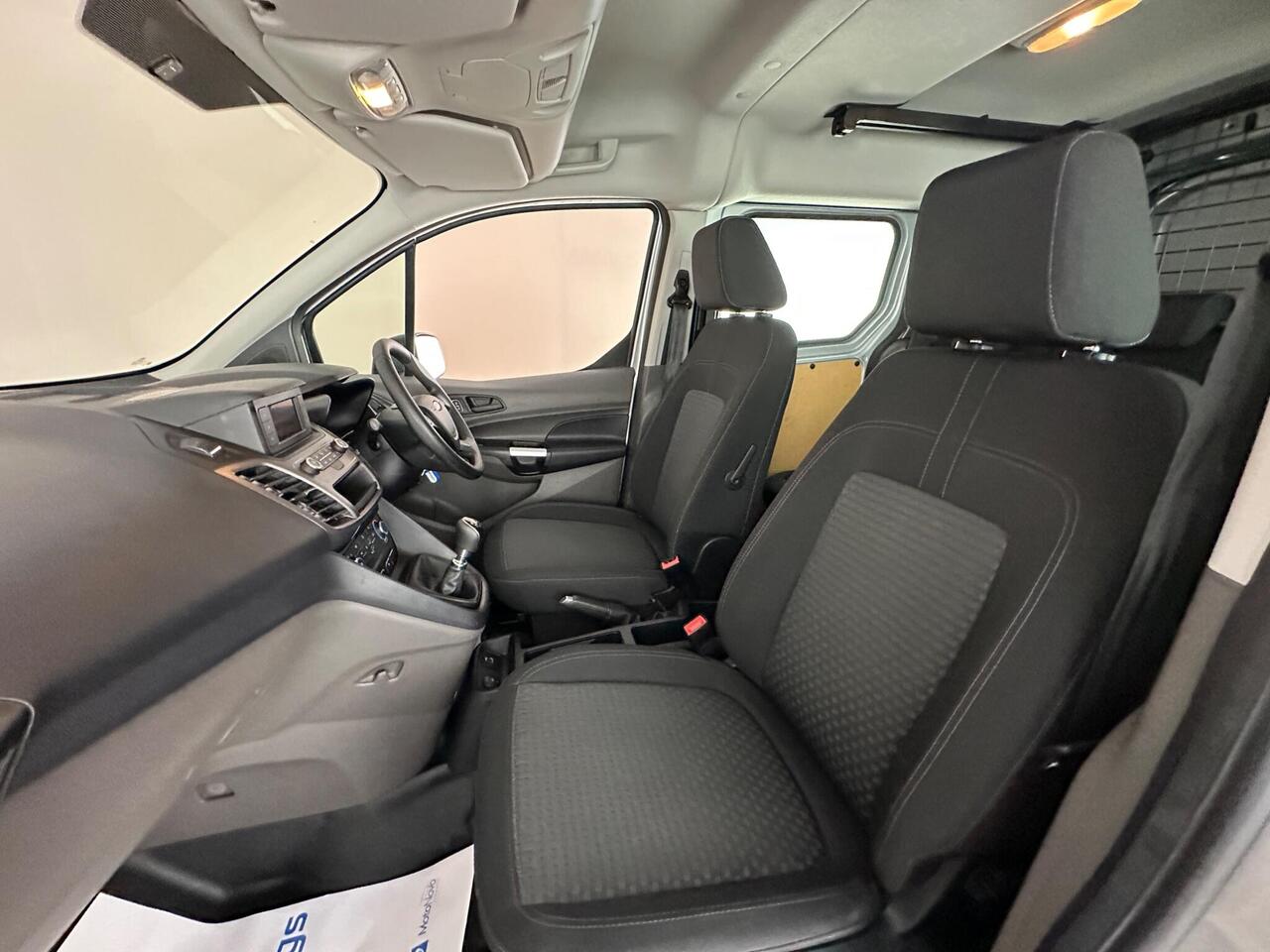 Ford Transit Connect YM22UNX