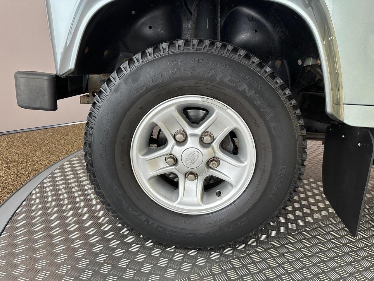 Land Rover Defender 90 GF65NXH