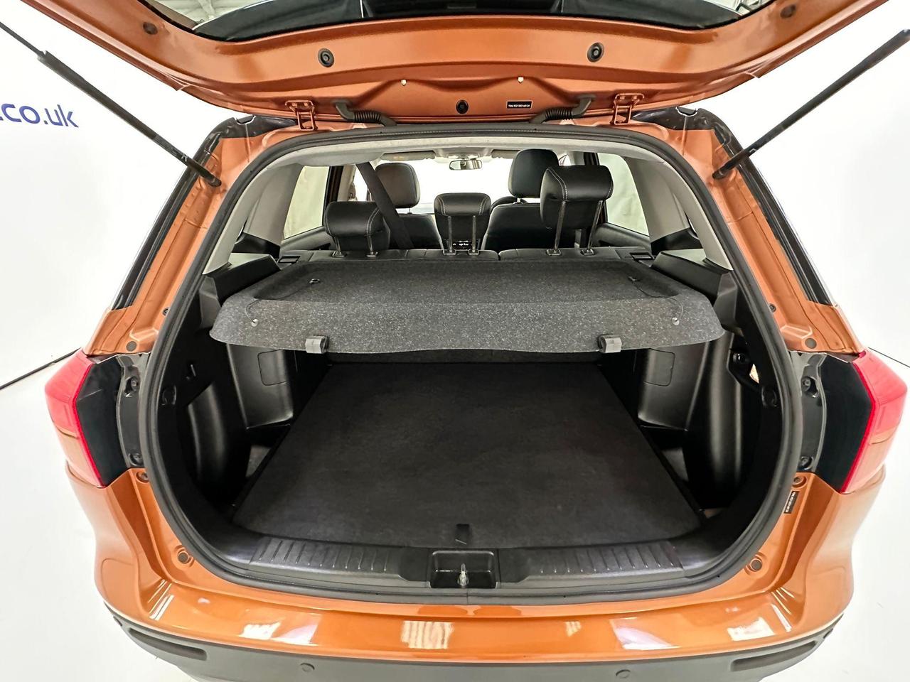 Suzuki Vitara YH16WND