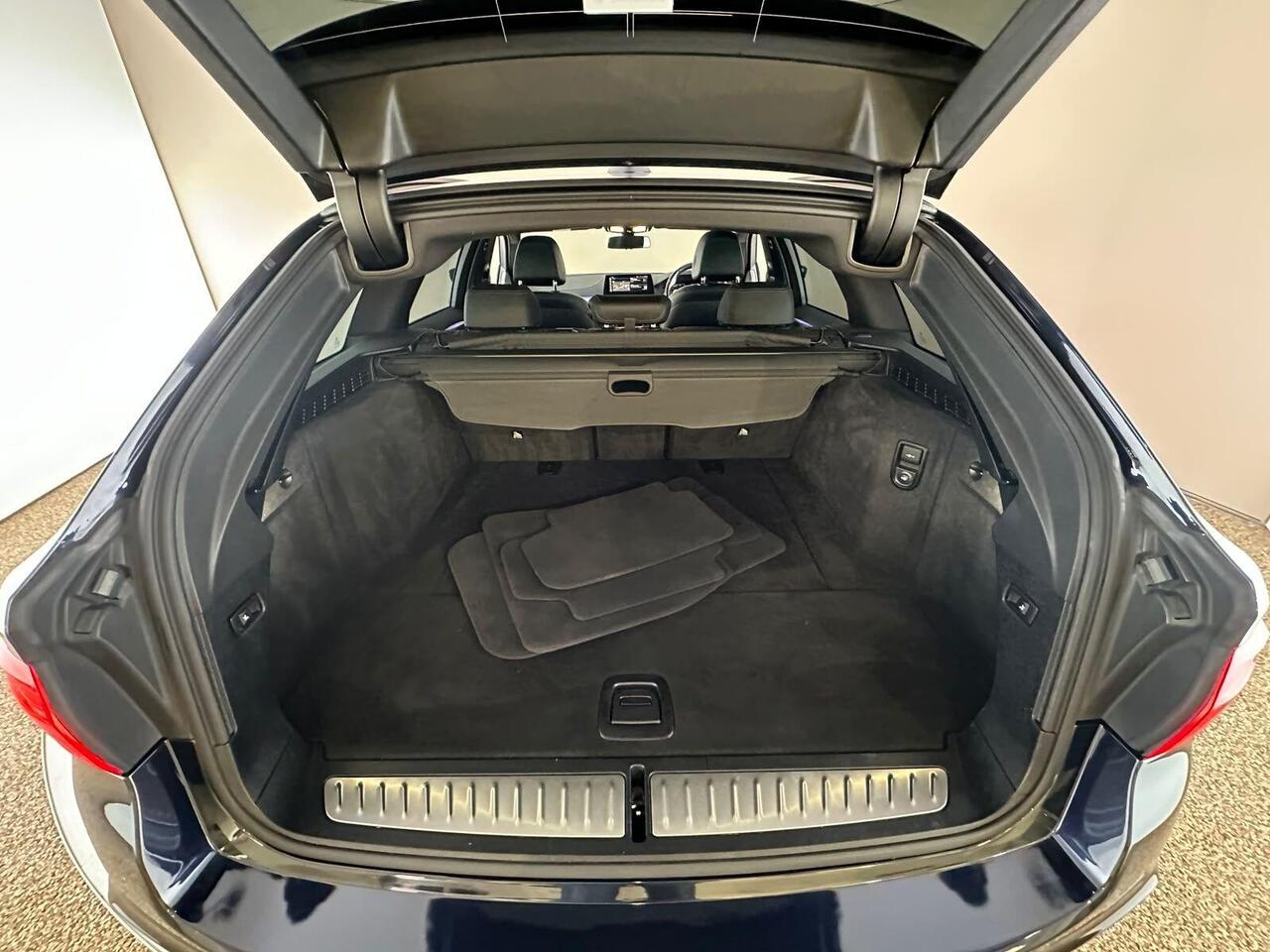 BMW 5 Series YB69BXN