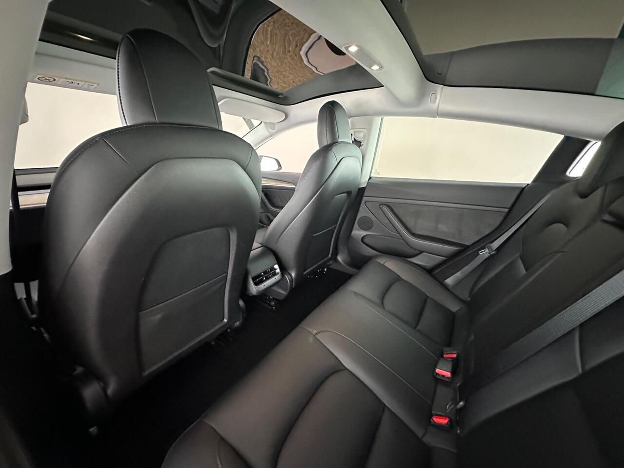 Tesla Model 3 BD72XBZ