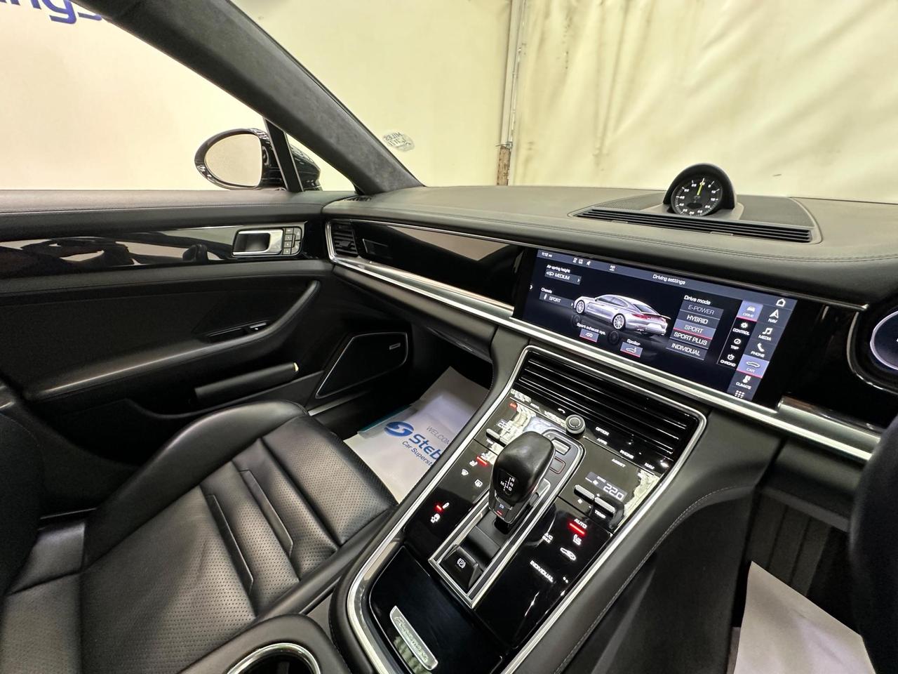 Porsche Panamera LN69UYK