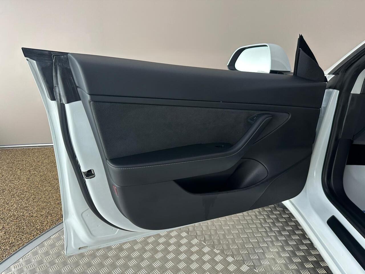 Tesla Model 3 LB70DKD