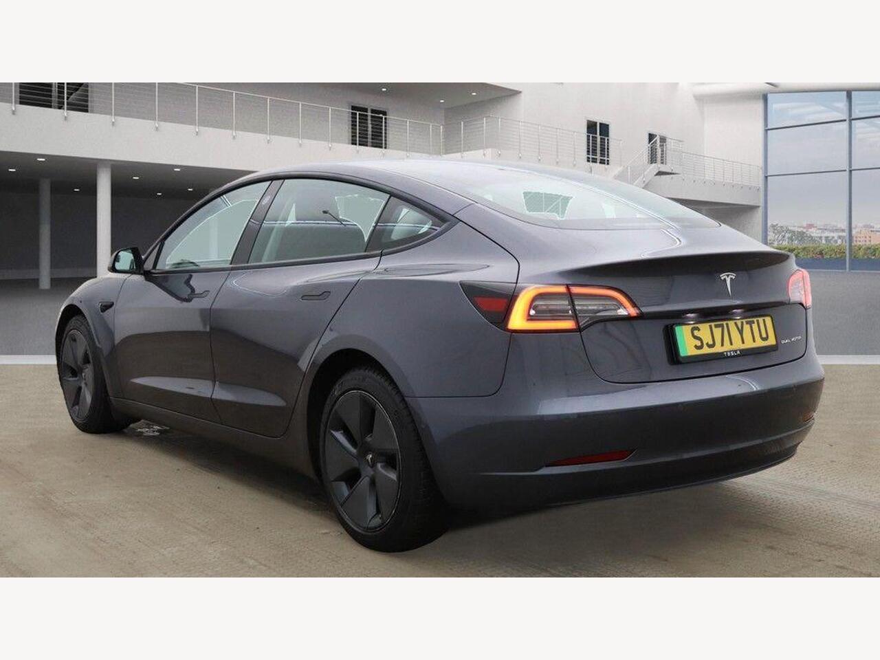 Tesla Model 3 SJ71YTU