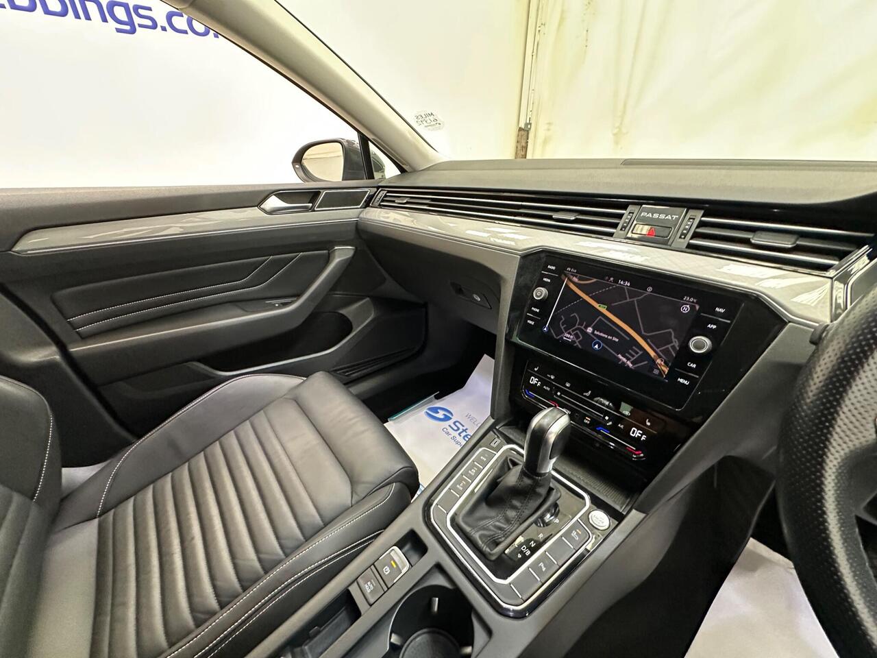 Volkswagen Passat YE70UZH