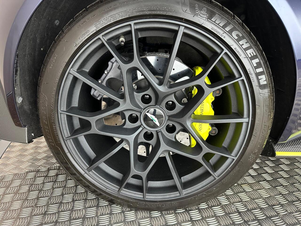 Aston Martin Vantage MV20UZG