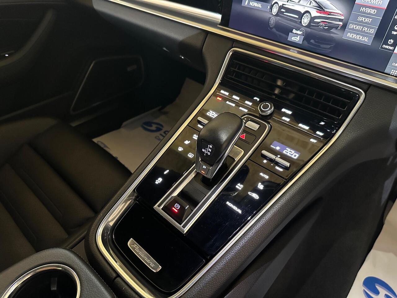 Porsche Panamera VU67KYG