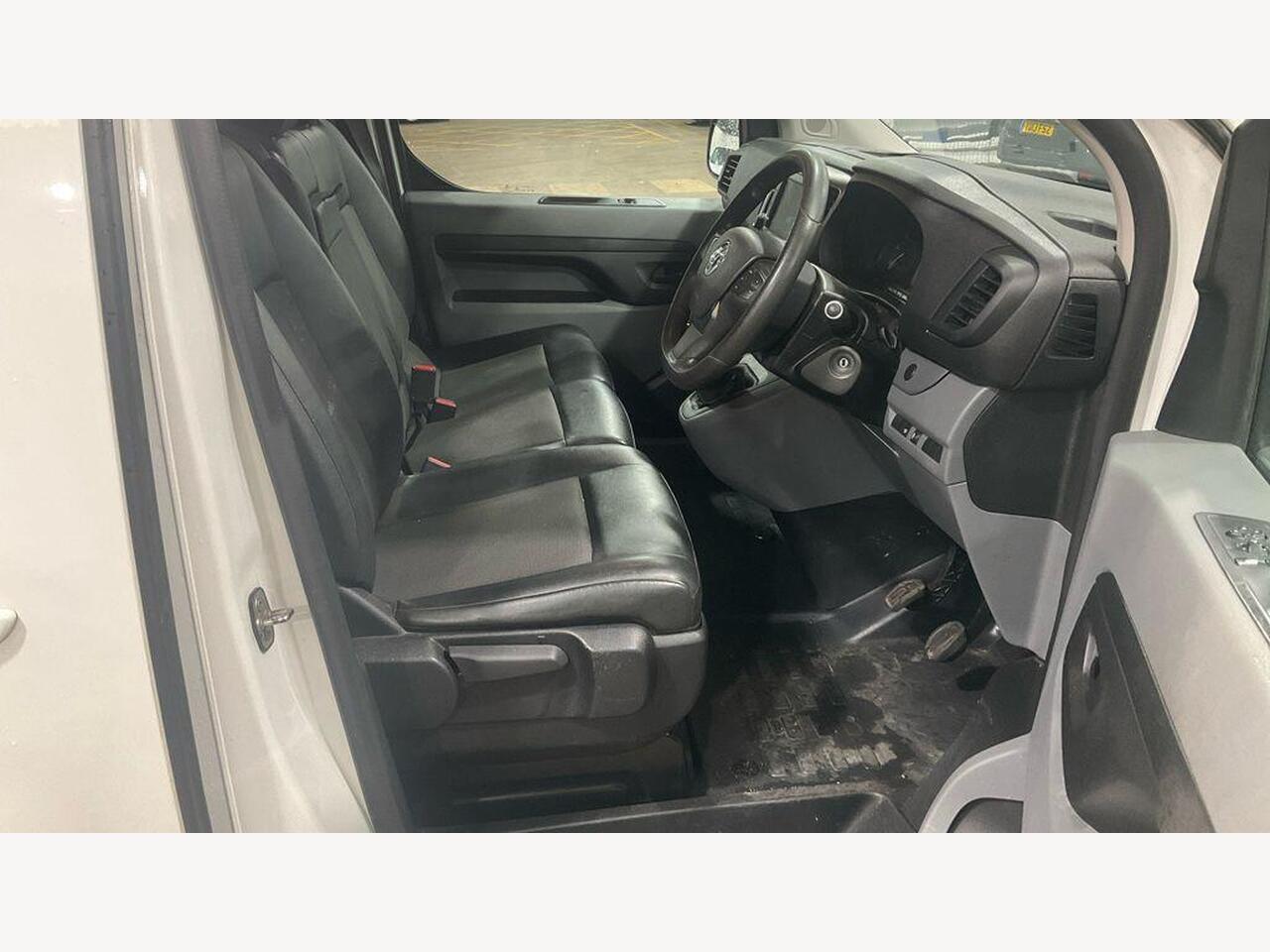 Vauxhall Vivaro DY21OWW