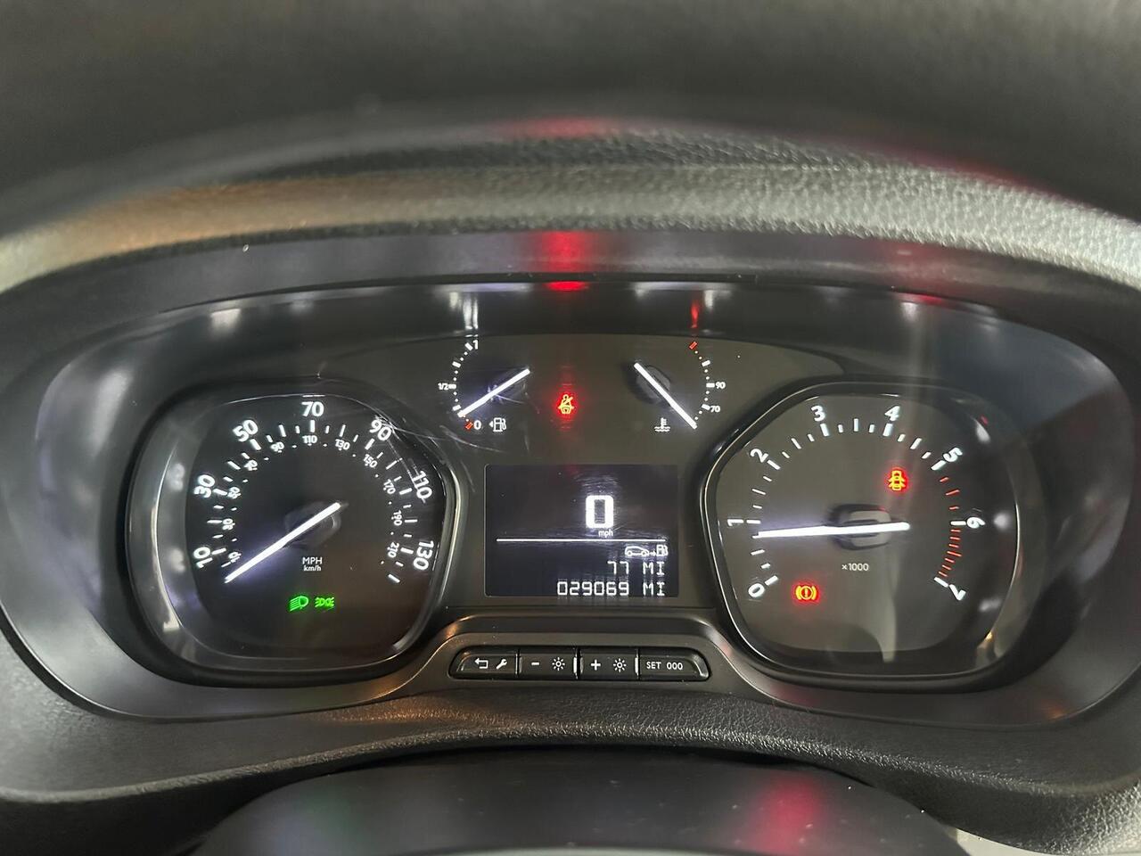 Vauxhall Vivaro MJ69FPE