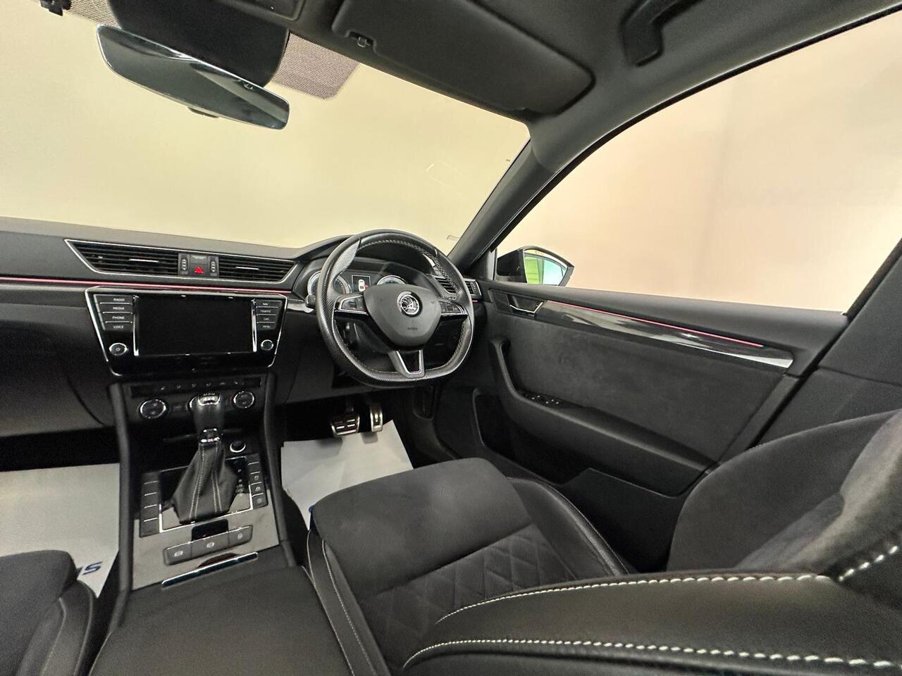 Skoda Superb AX17GDE