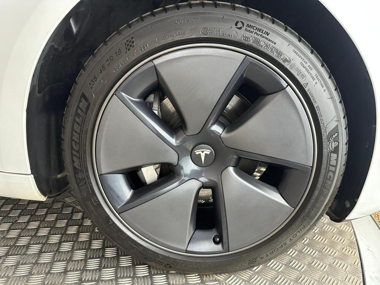 Tesla Model 3 AF72VRX