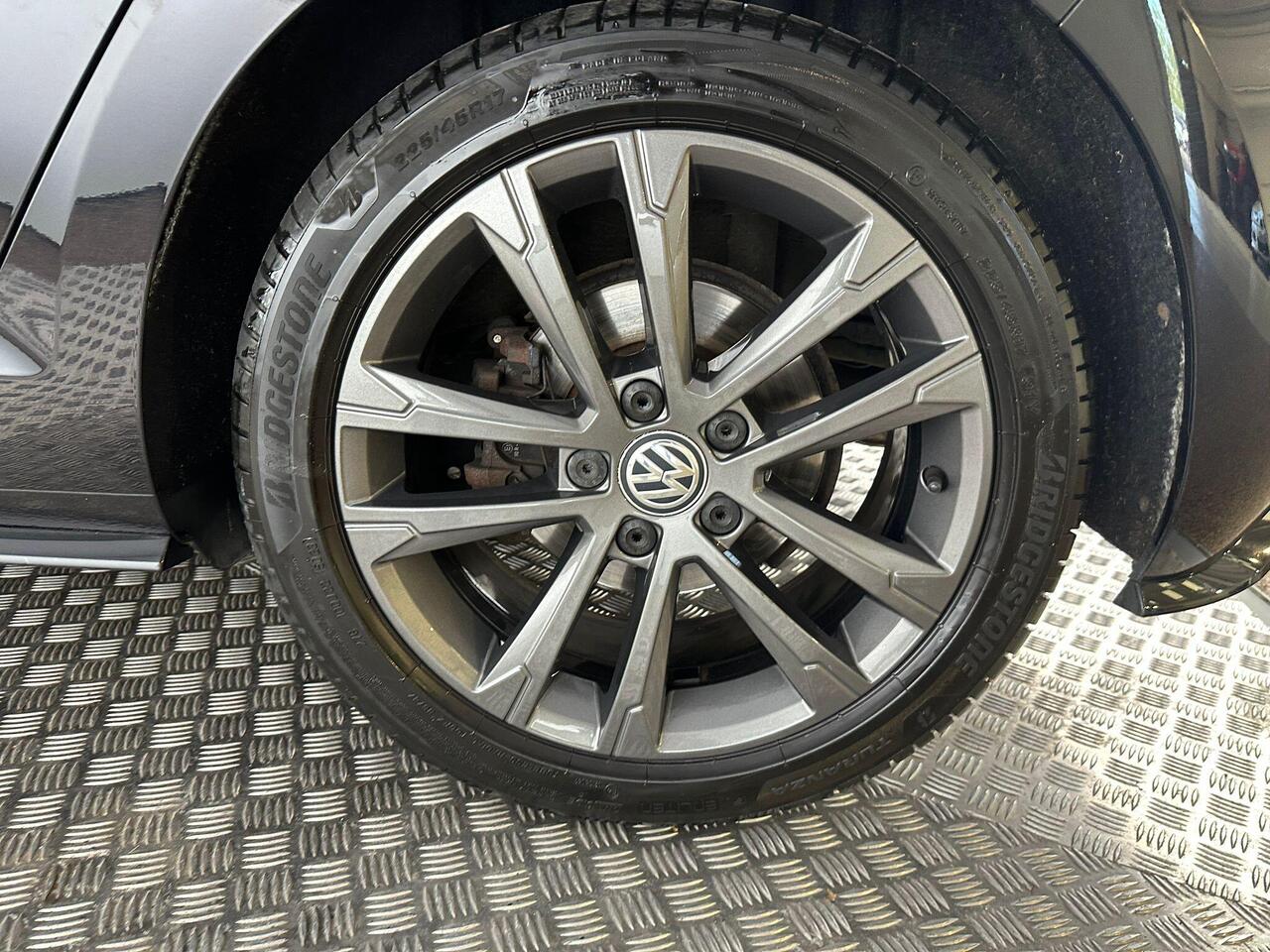 Volkswagen Golf KR19NVV