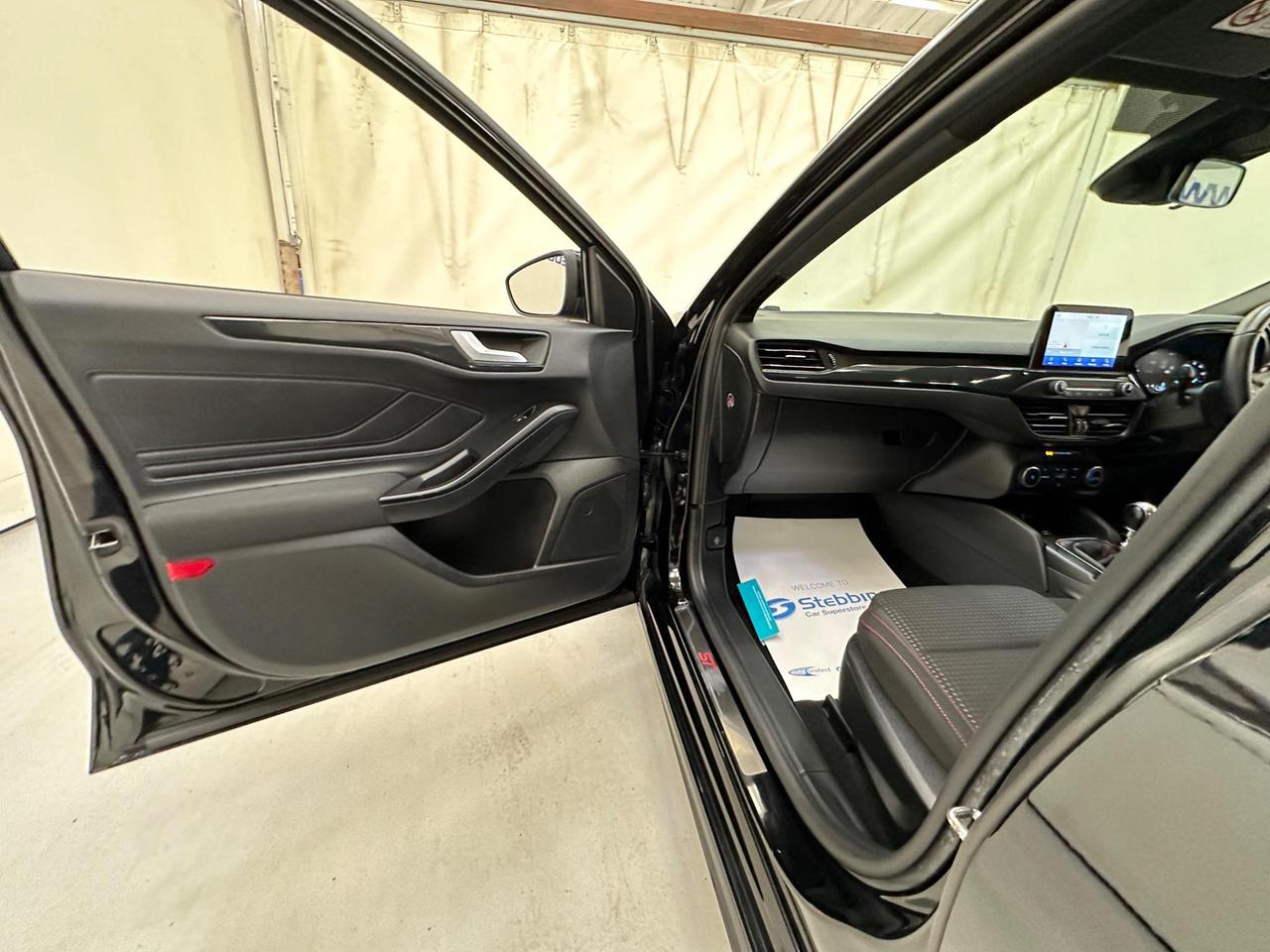 Ford Focus YJ68UAF
