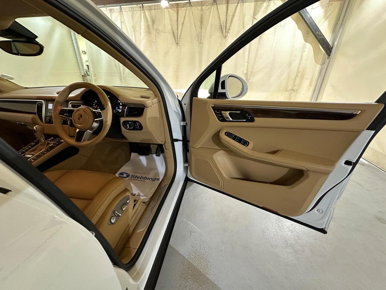 Porsche Macan AR16AEY