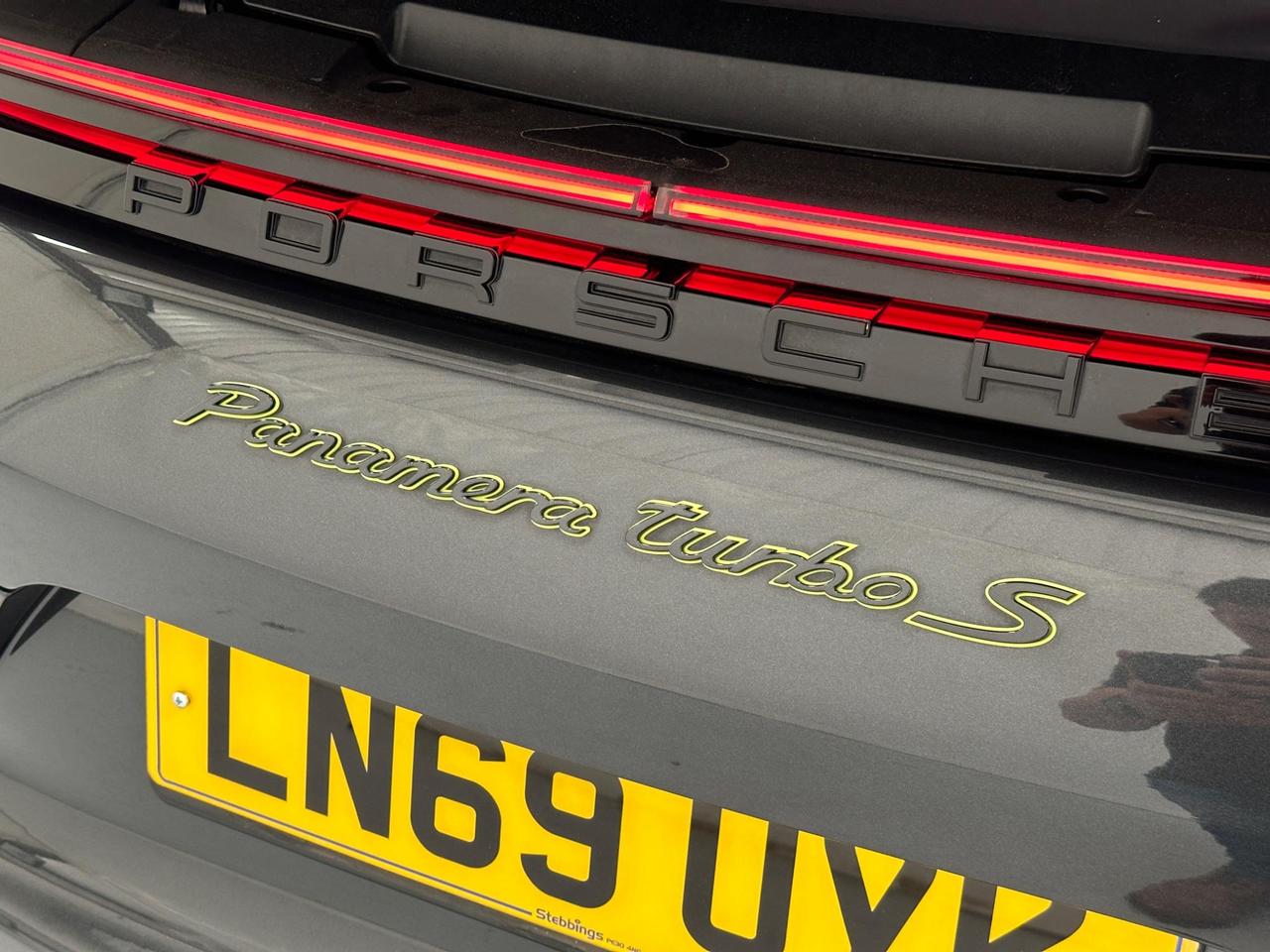 Porsche Panamera LN69UYK