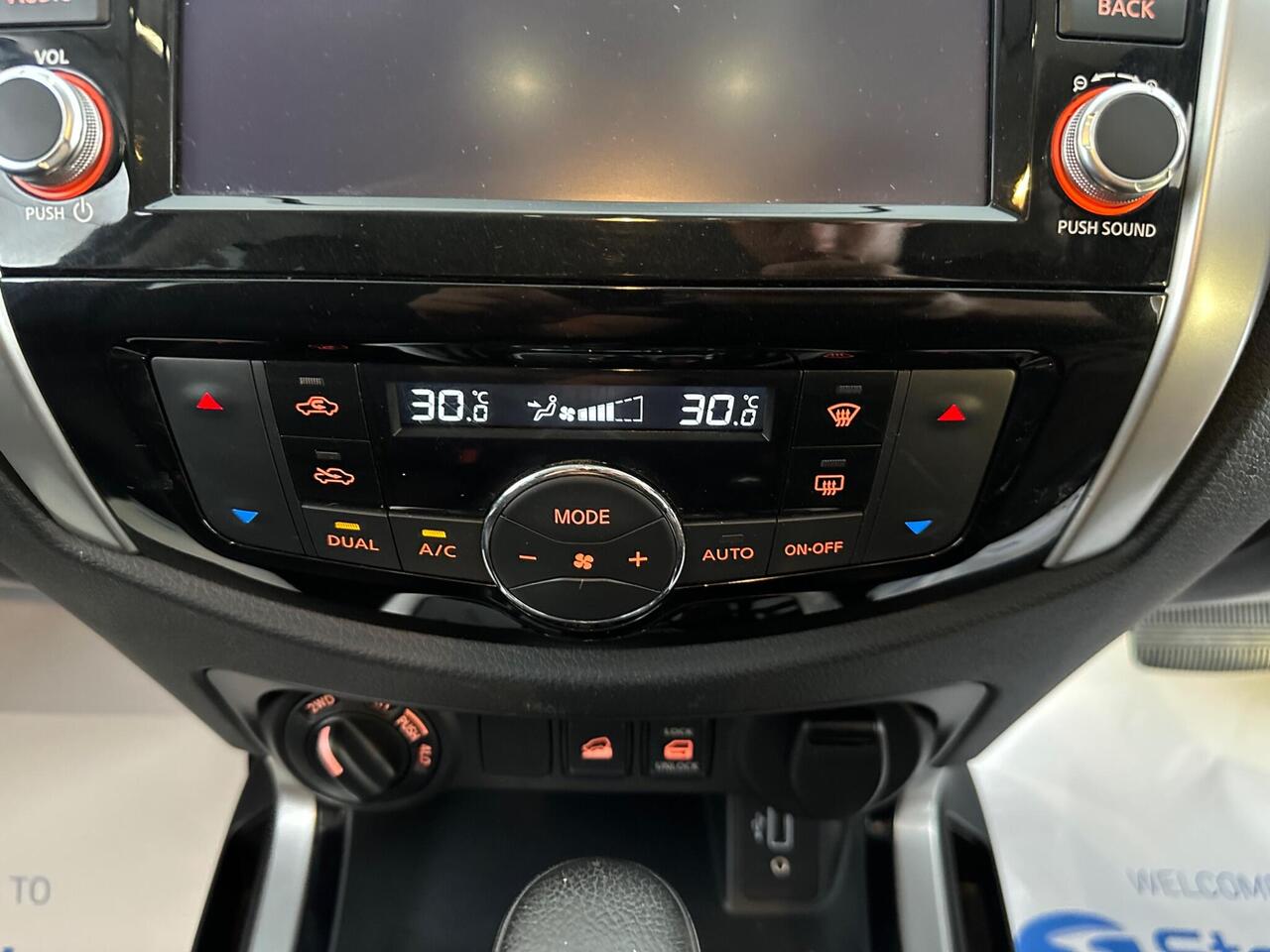 Nissan Navara BK70YHX