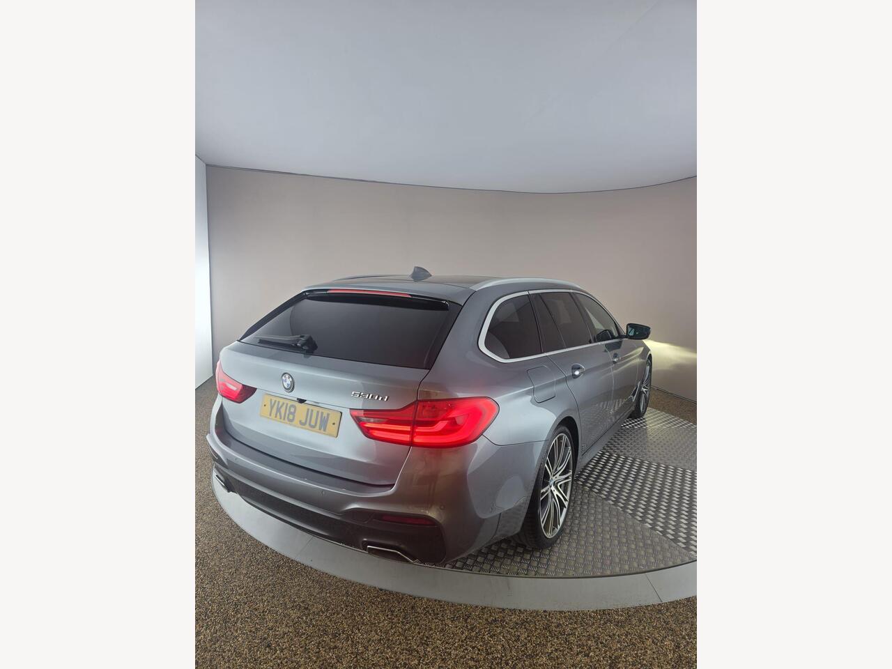 BMW 5 Series YK18JUW