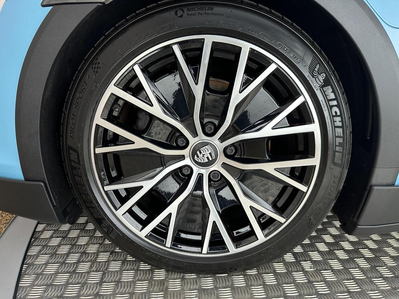 Porsche Taycan LV71XCL