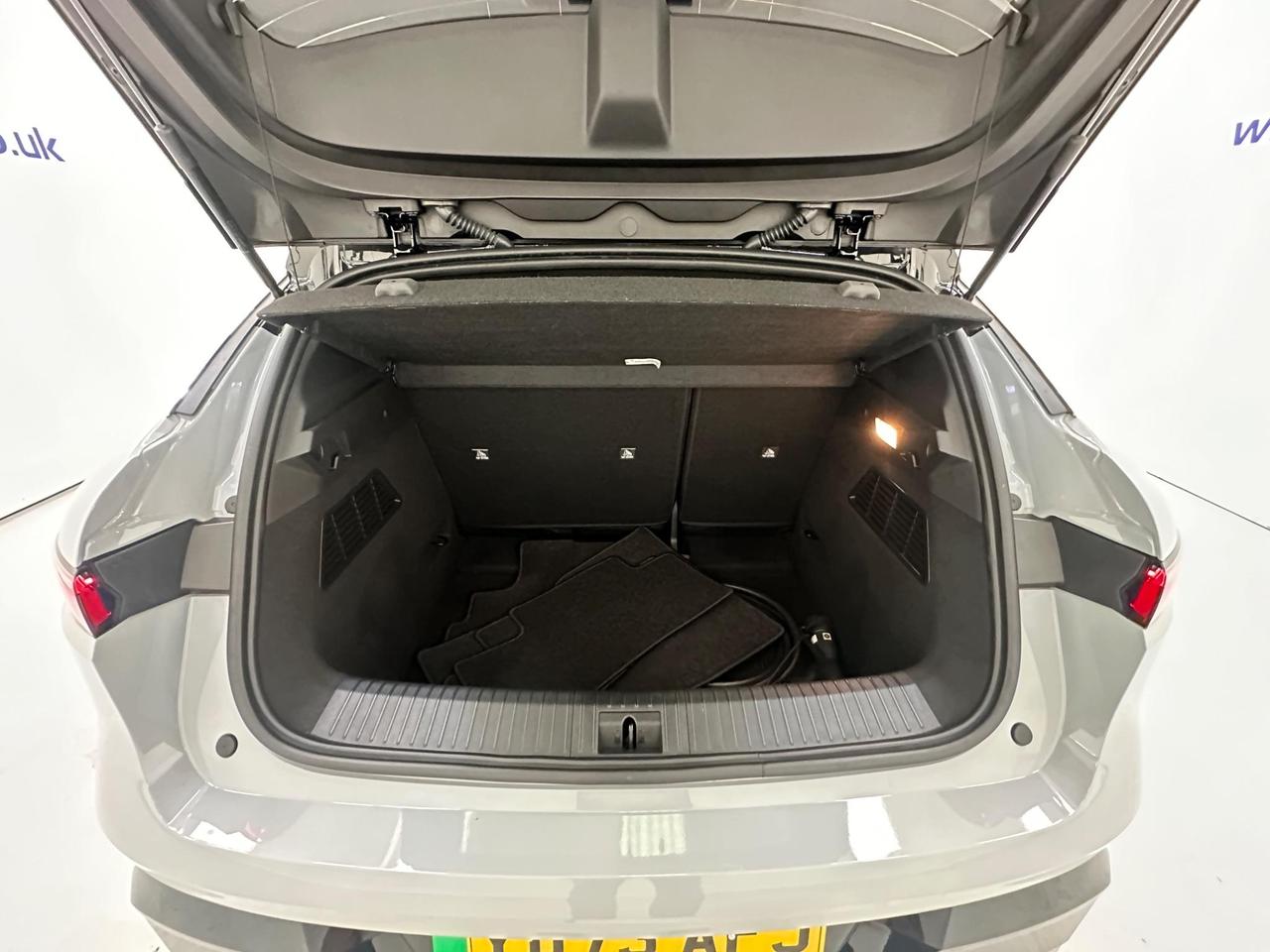 Renault Megane E-Tech YD73AFJ
