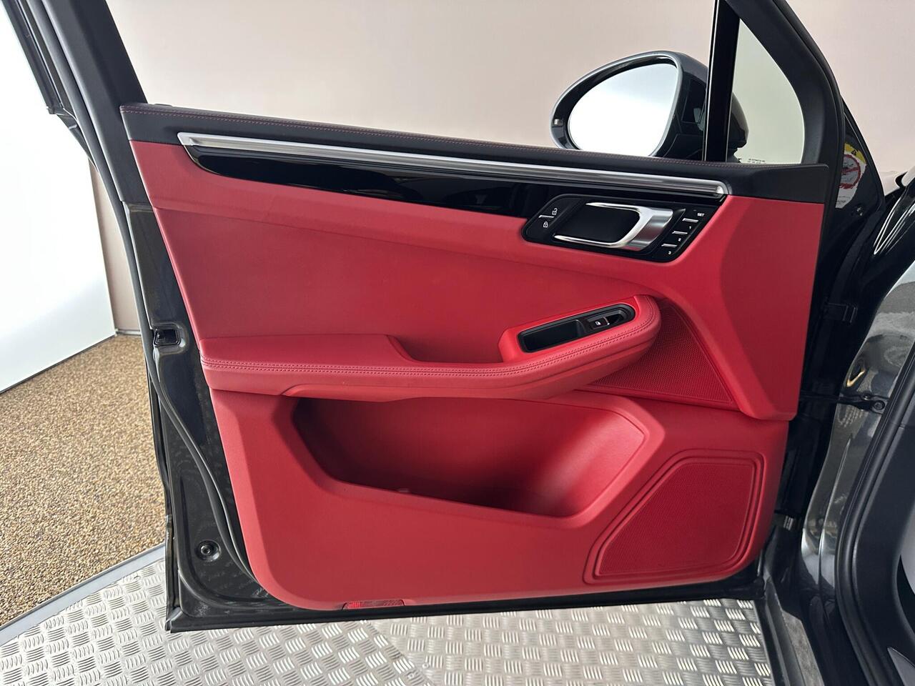 Porsche Macan AO20ZJJ