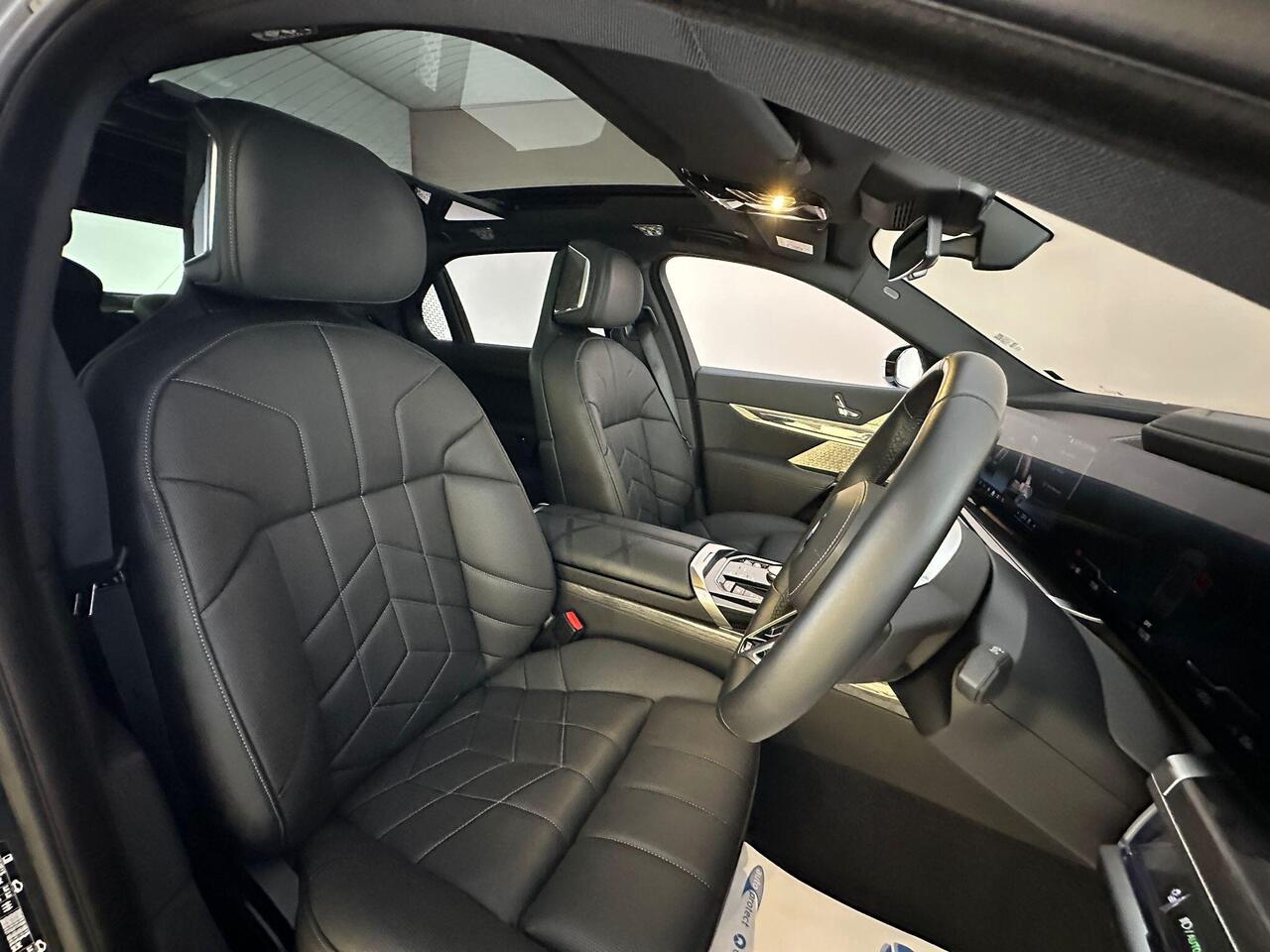 BMW i7 YF73FKE